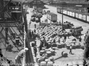 Loading bales of wool at Newcastle, NSW, early 20th century.