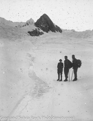 Australian lawyer Marie Byles’ expedition to the New Zealand alpine country in 1935. Trio on the snow.