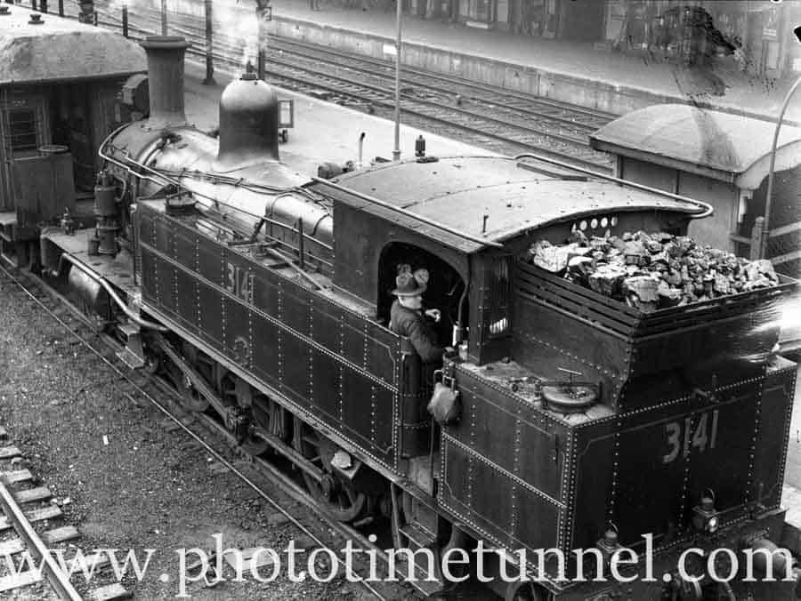 Locomotive 3141 at Newcastle Railway Station, May 20, 1939. - Photo ...
