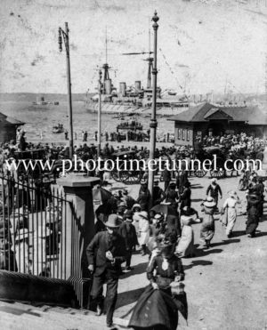 Crowds at the arrival of HMAS Australia at Sydney, 4-10-1913.