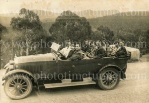 Tourists on a motor tour to Jenolan Caves, Blue Mountains, NSW, circa 1920s.