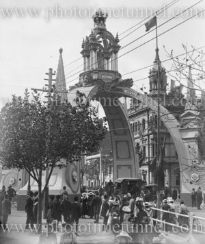 Queen Victoria Arch, Melbourne, at the time of the visit of the Duke of York for the opening of Federal Parliament, 1901.