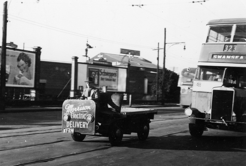 Read more about the article On the road in the ’40s, with batteries, steam and gas