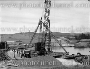 Construction of new Cockle Creek railway bridge, Lake Macquarie (Newcastle), NSW, April 21, 1949. (2)
