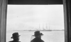 Read more about the article Wilfred Hayler’s Newcastle Harbour photographs