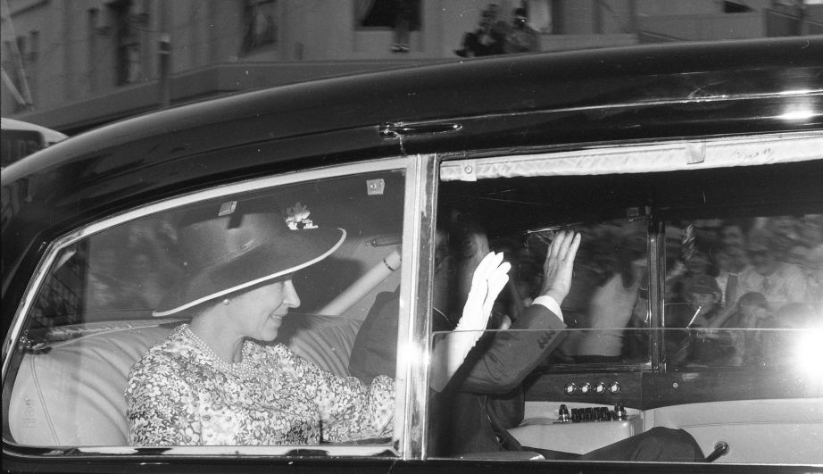 You are currently viewing The Queen in Newcastle, NSW, 1977: photo-essay