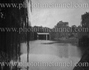 Lagoon and bridge, Wagga Wagga, NSW, circa 1930s.