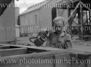 Painting a coal hopper at Dudley Colliery, near Newcastle, NSW, March 27, 1939 (2)